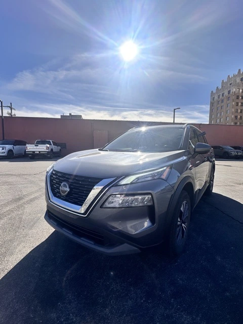 2022 Nissan Rogue SV's photo