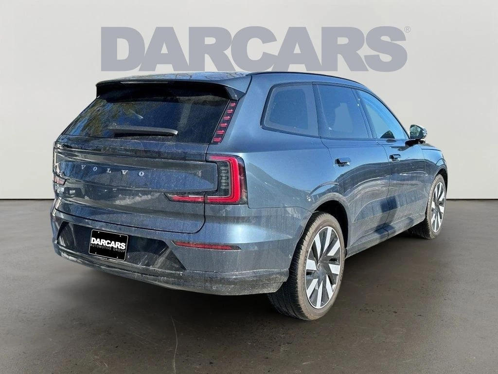 2025 Volvo - image 3