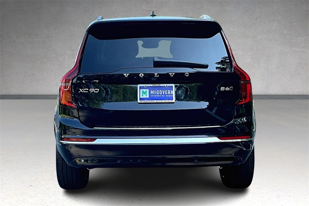 2026 Volvo - image 4