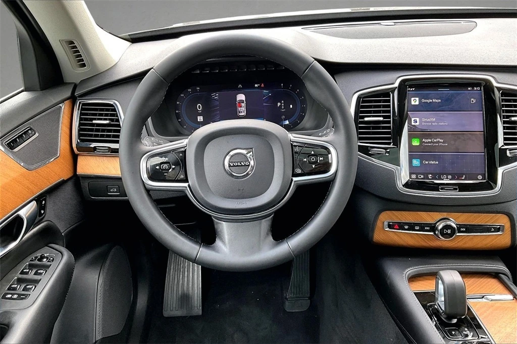 2023 Volvo - image 7