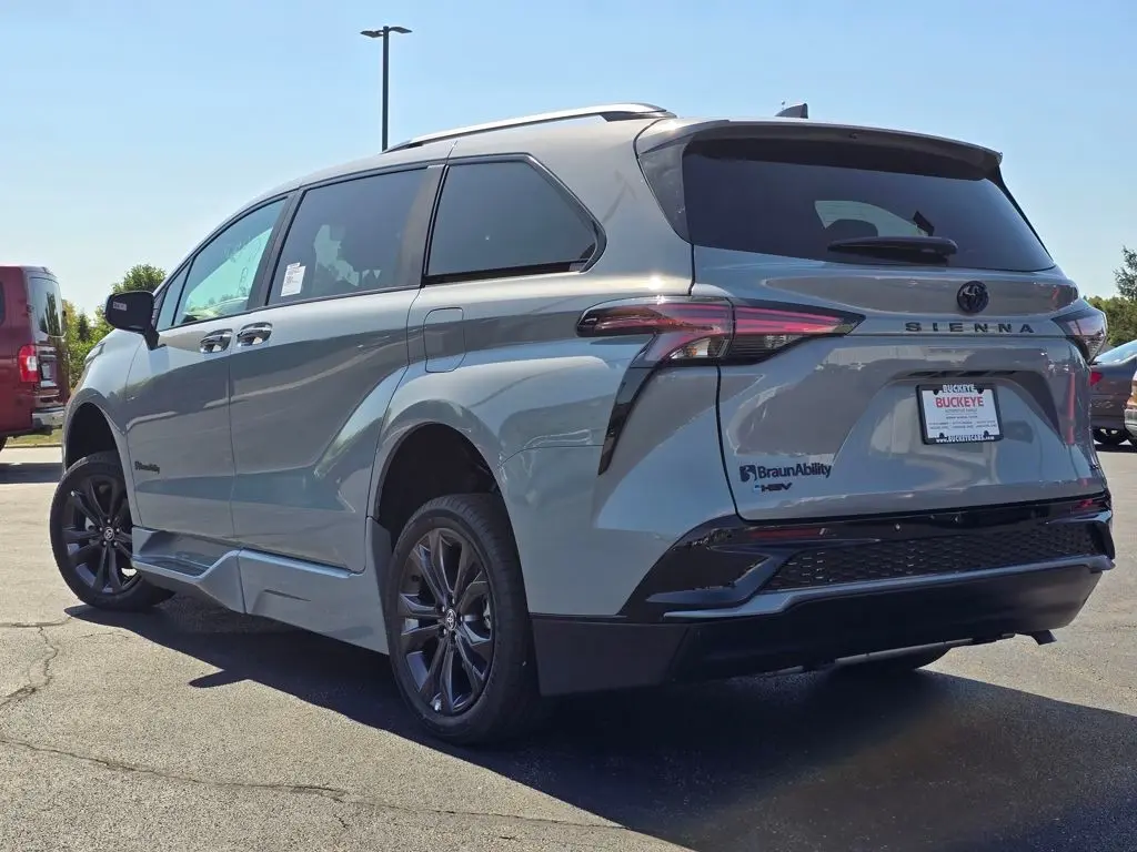 2025 Toyota Sienna XSE photo 15