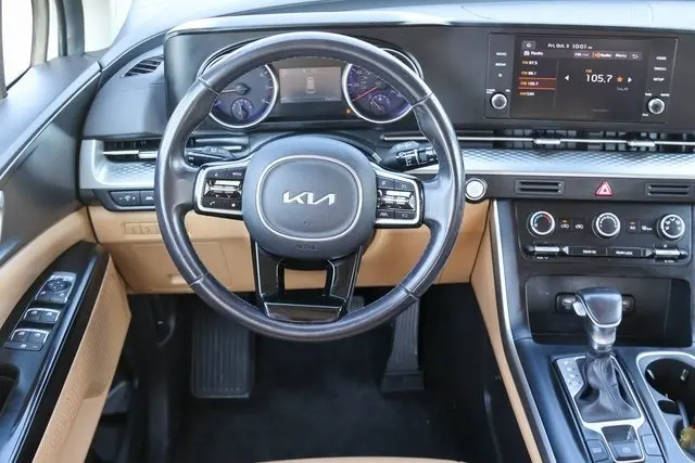 2024 Kia Carnival LX photo 17