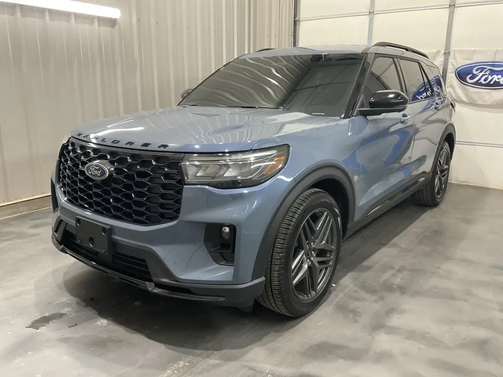 2025 Ford Explorer ST-Line photo 3