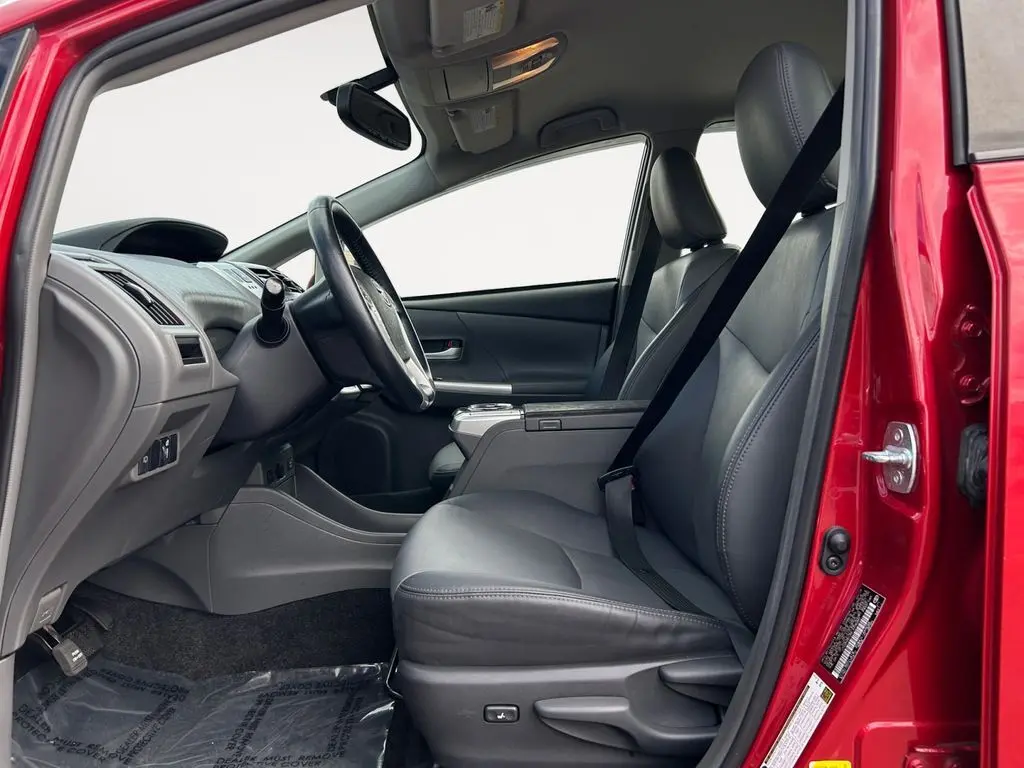 2014 Toyota Prius V Five photo 15