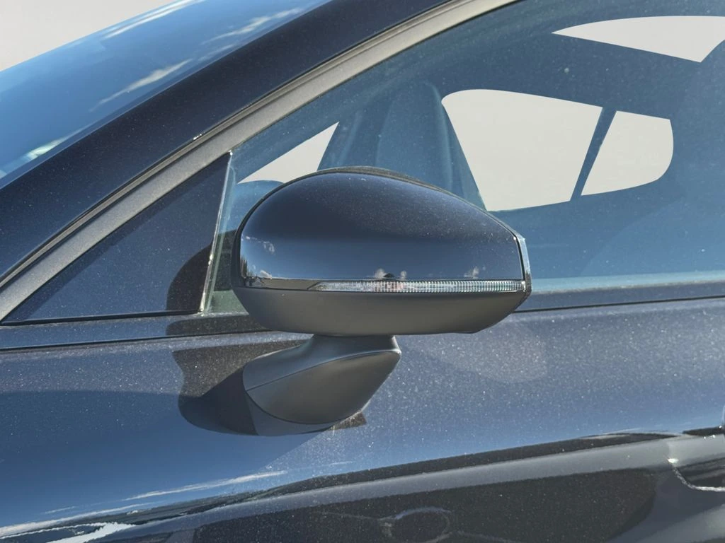 2025 Volvo - image 26