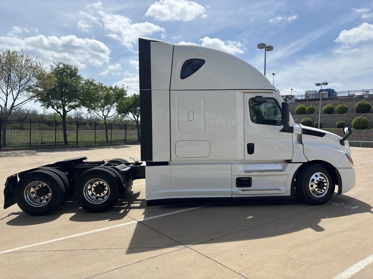 2027 Freightliner Cascadia - image 6