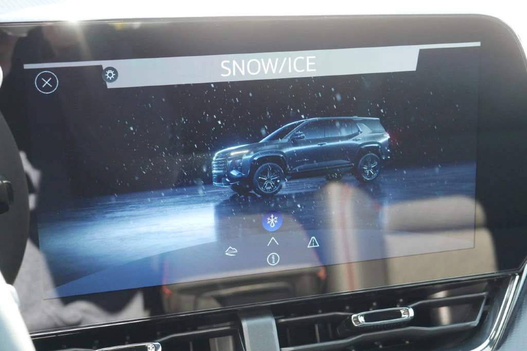 2027 Chevrolet Equinox RS - Photo 32