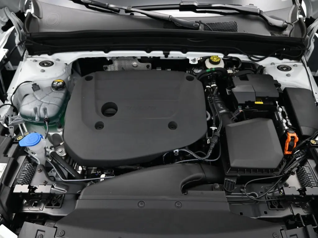 2025 Volvo - image 29