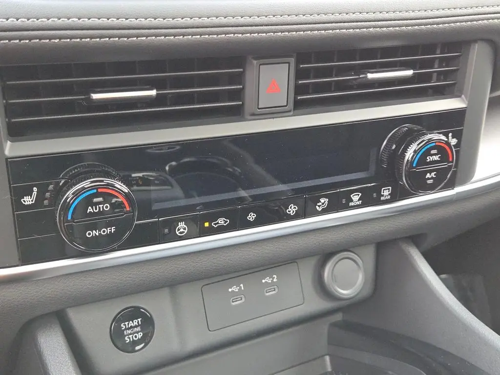 2026 Nissan Rogue SV photo 7