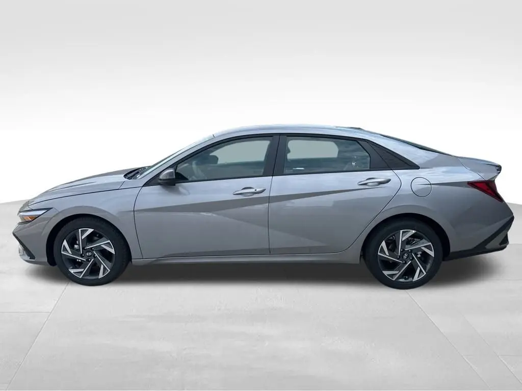 2025 Hyundai Elantra SEL Sport photo 9
