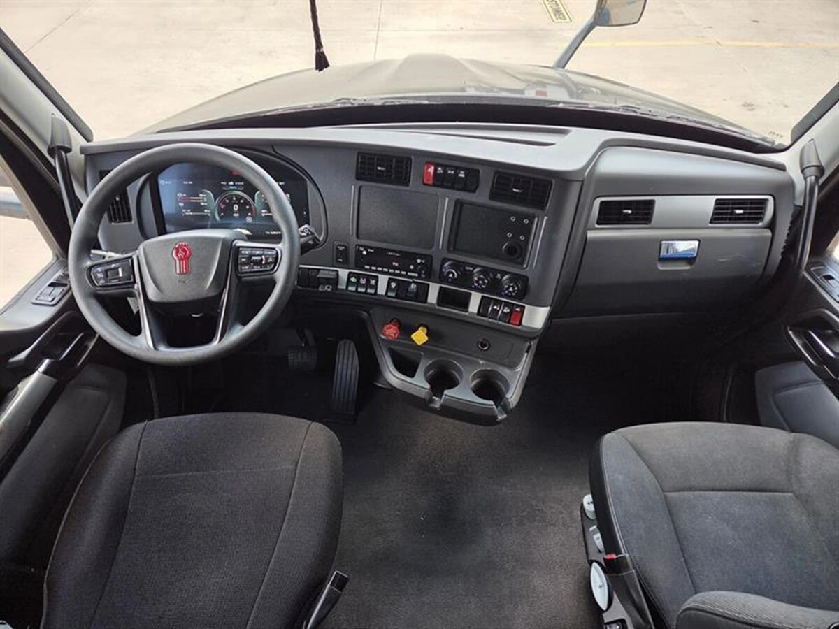 2023 Kenworth T680 — photo 8