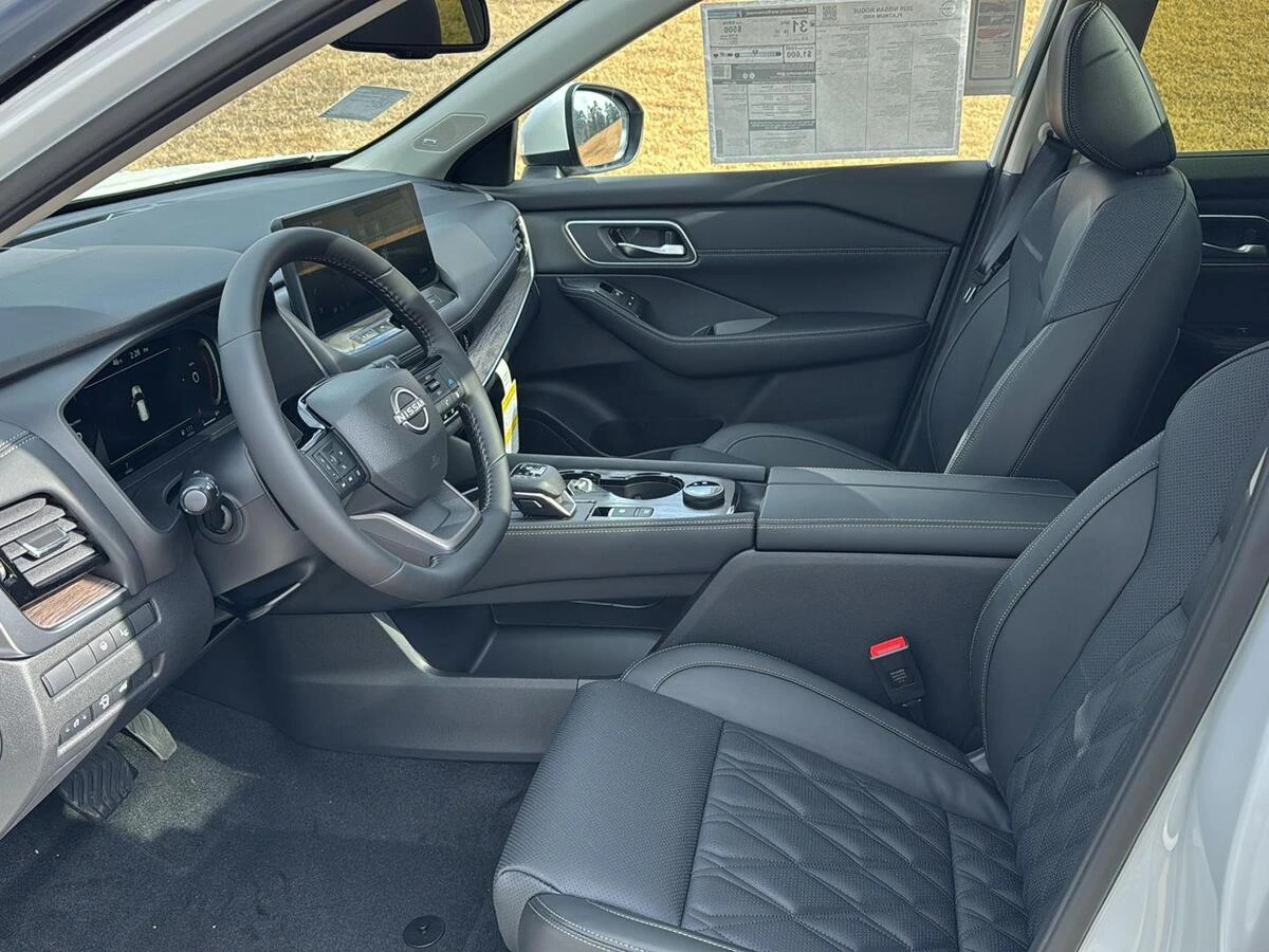 2026 Nissan Rogue Platinum - Photo 8