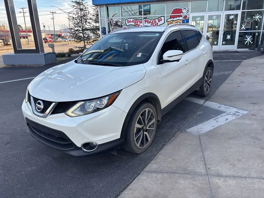 2017 Nissan Rogue Sport SL photo 2
