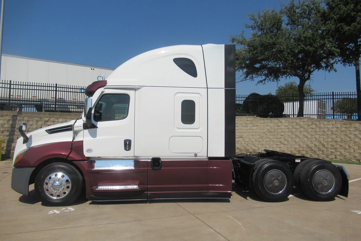 2023 Freightliner Cascadia — photo 6