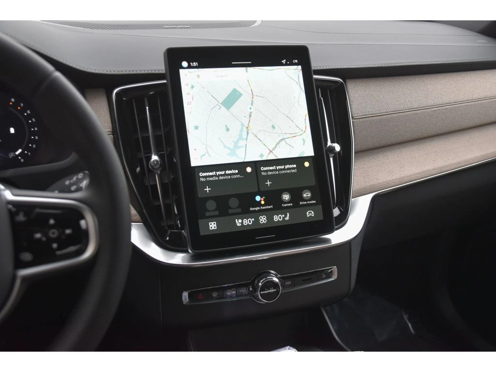 2026 Volvo - image 19