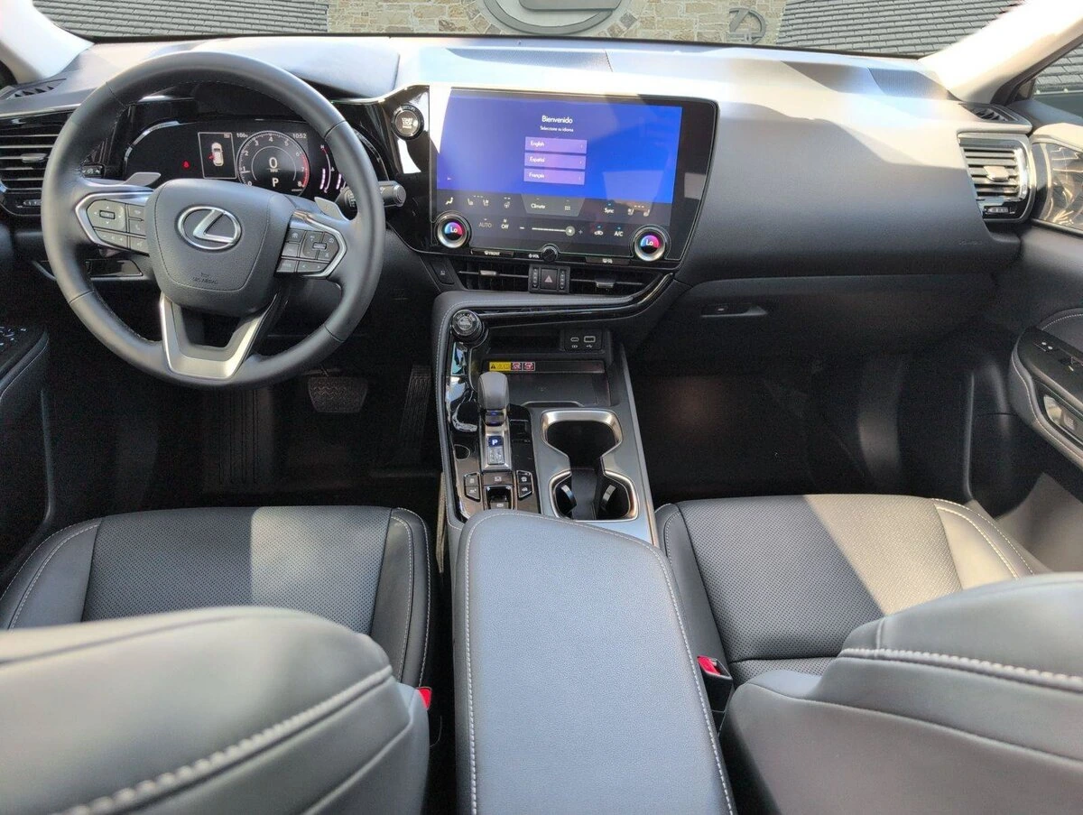 2025 Lexus NX 350 - Photo 16