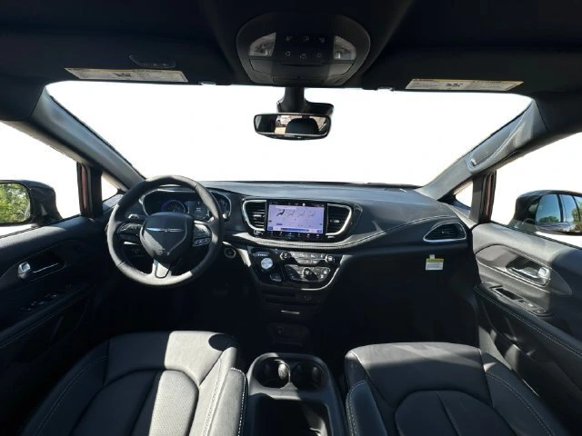 2026 Chrysler Pacifica Select - Photo 13