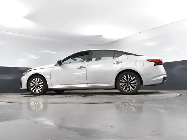2024 Nissan Altima 2.5 SV photo 35