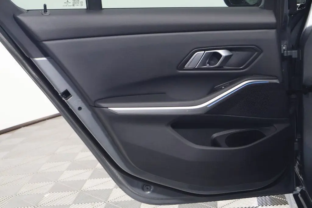 2023 Bmw 330e Sedan photo 13