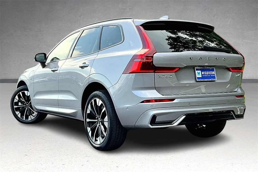 2026 Volvo - image 3