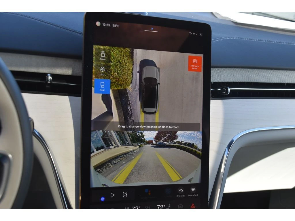 2025 Volvo - image 24