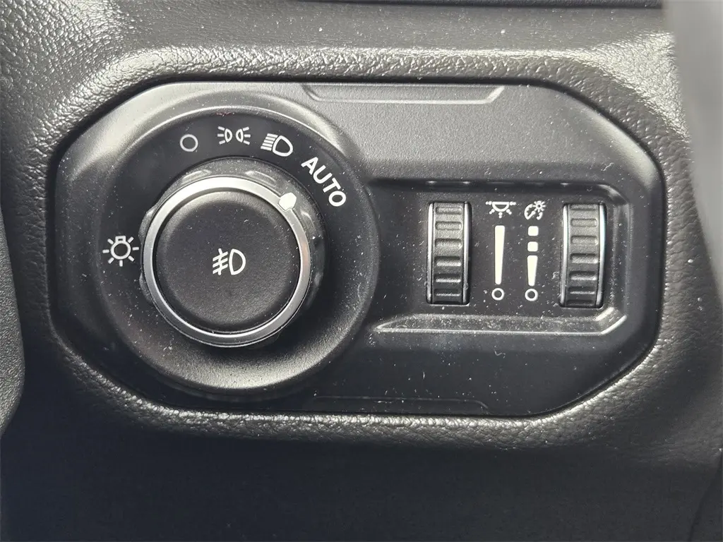 2022 Jeep Wrangler Unlimited Sahara photo 21