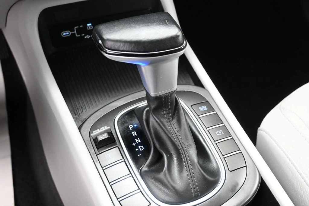 2025 Hyundai Kona SEL - Photo 22