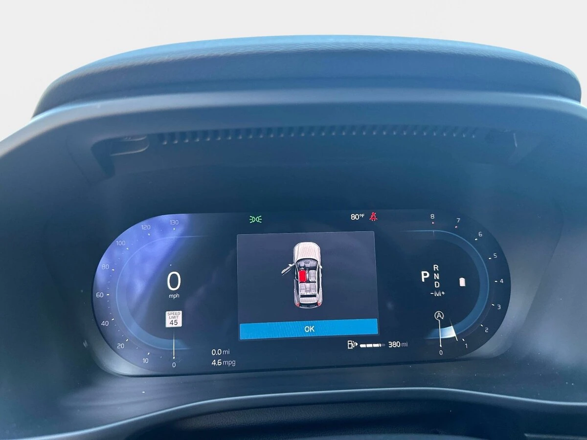 2025 Volvo - image 25