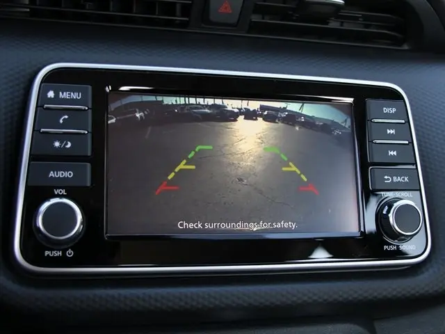 2025 Nissan Kicks Play S photo 18