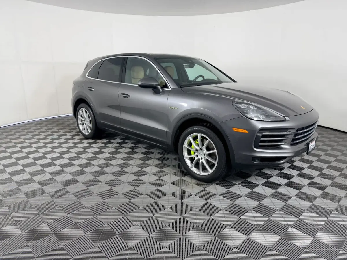 2019 Porsche Cayenne E-Hybrid's photo