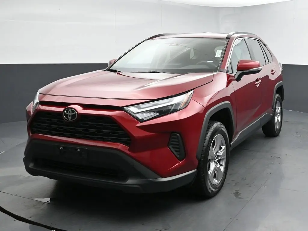 2023 Toyota RAV4 XLE photo 4