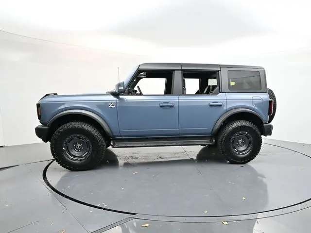 2025 Ford Bronco Outer Banks photo 3