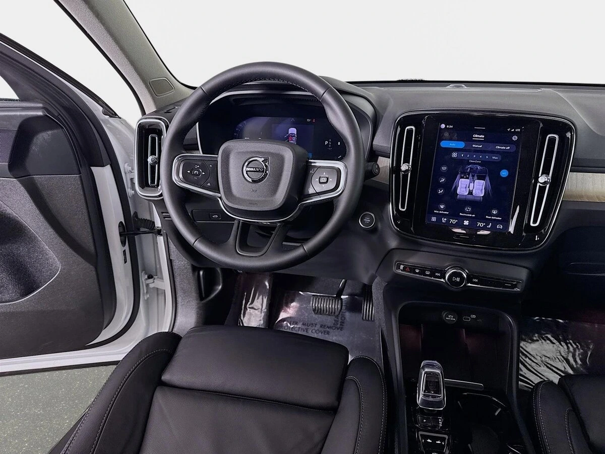 2023 Volvo - image 24