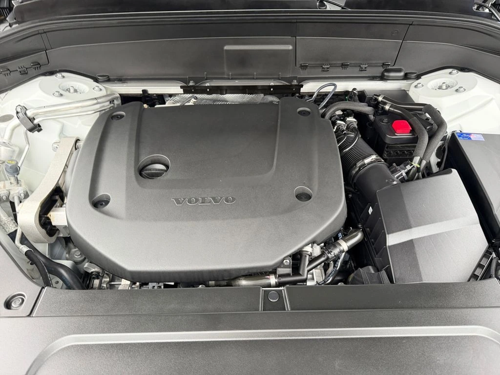 2025 Volvo - image 29