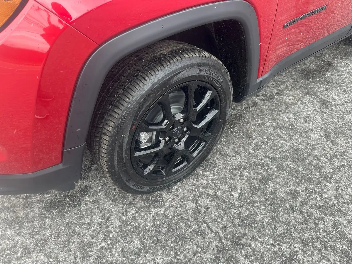 2026 Jeep Compass Latitude Altitude Special Edition photo 2