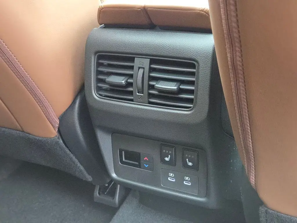 2026 Nissan Rogue Platinum photo 7