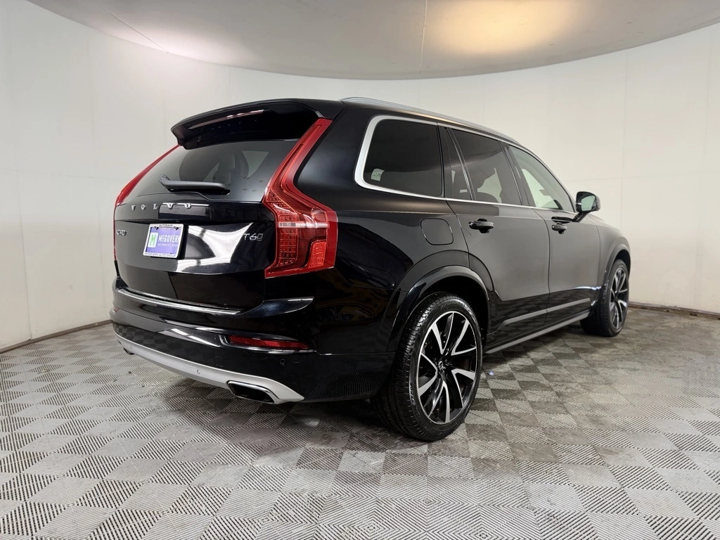 2020 Volvo - image 6