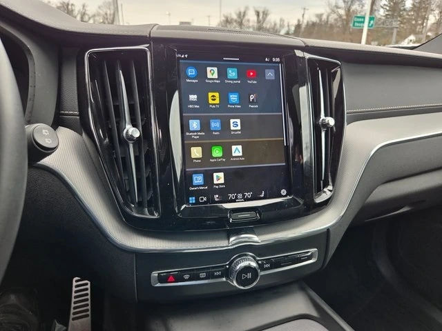 2022 Volvo - image 24