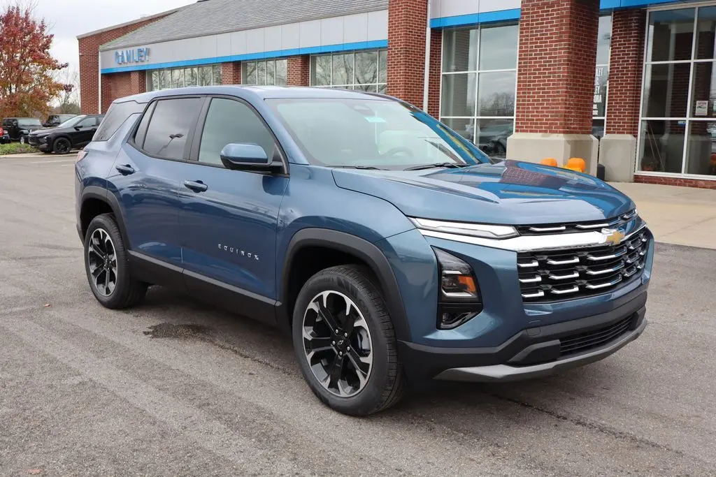 2026 Chevrolet Equinox LT photo 2