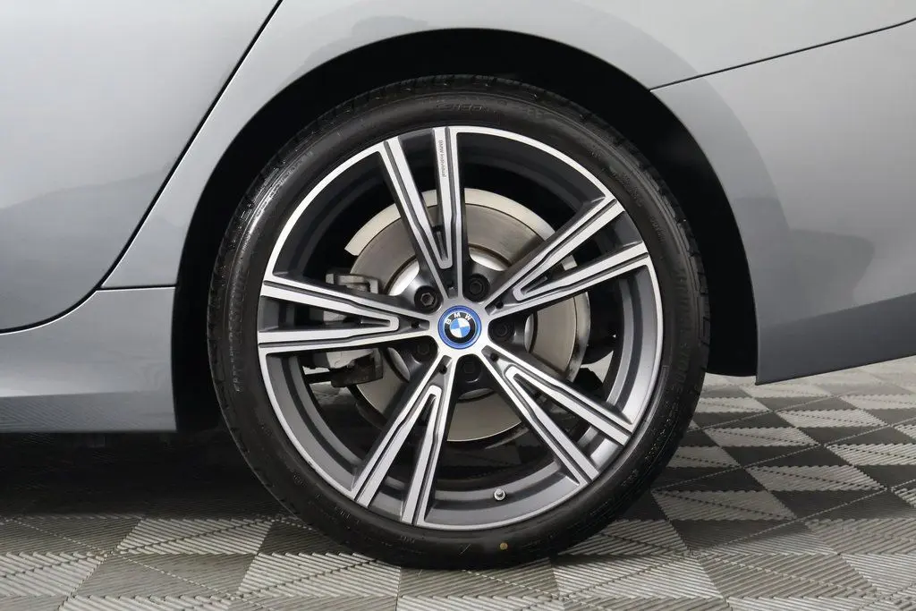 2023 Bmw 330e Sedan photo 16