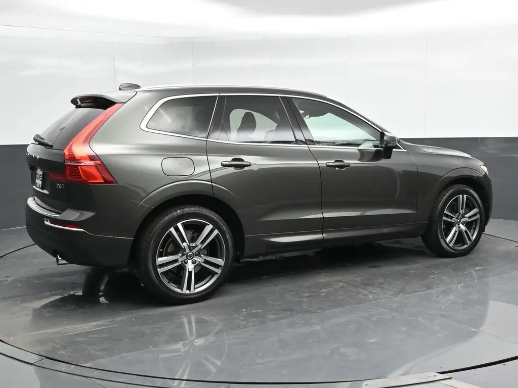 Used 2018 Volvo XC60 Momentum with VIN YV4A22RK5J1025077 for sale in Sycamore, IL