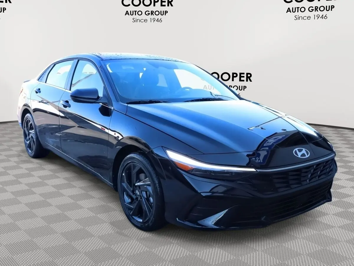 2026 Hyundai Elantra SEL's photo