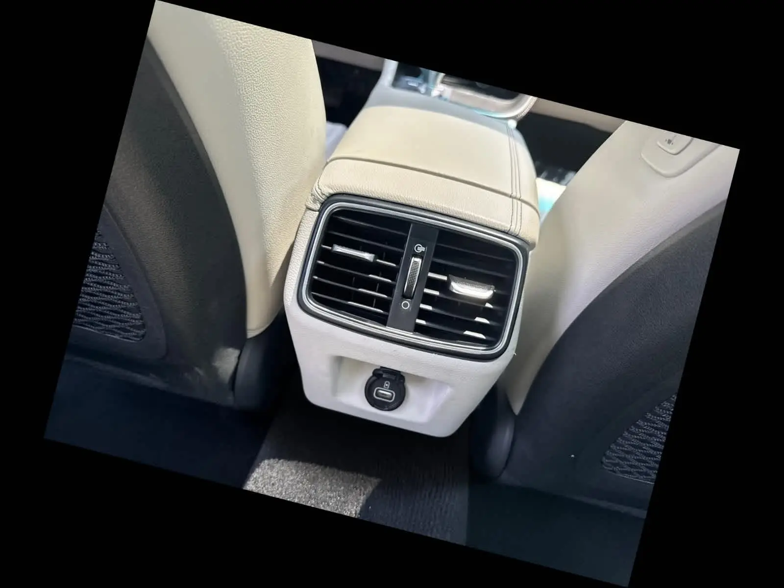 2022 Genesis G70 2.0T photo 31