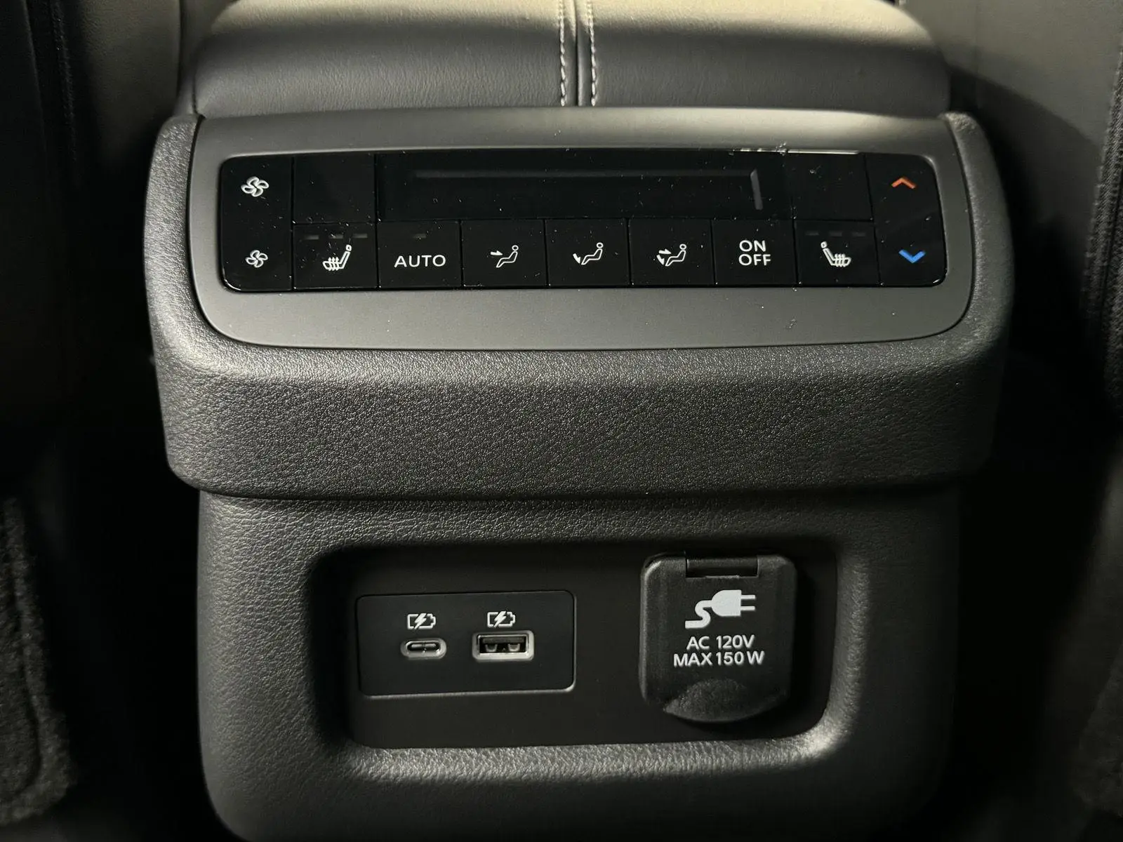 2025 Nissan Pathfinder Platinum photo 29
