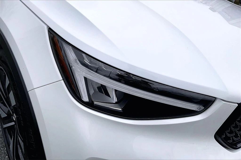 2023 Volvo - image 32