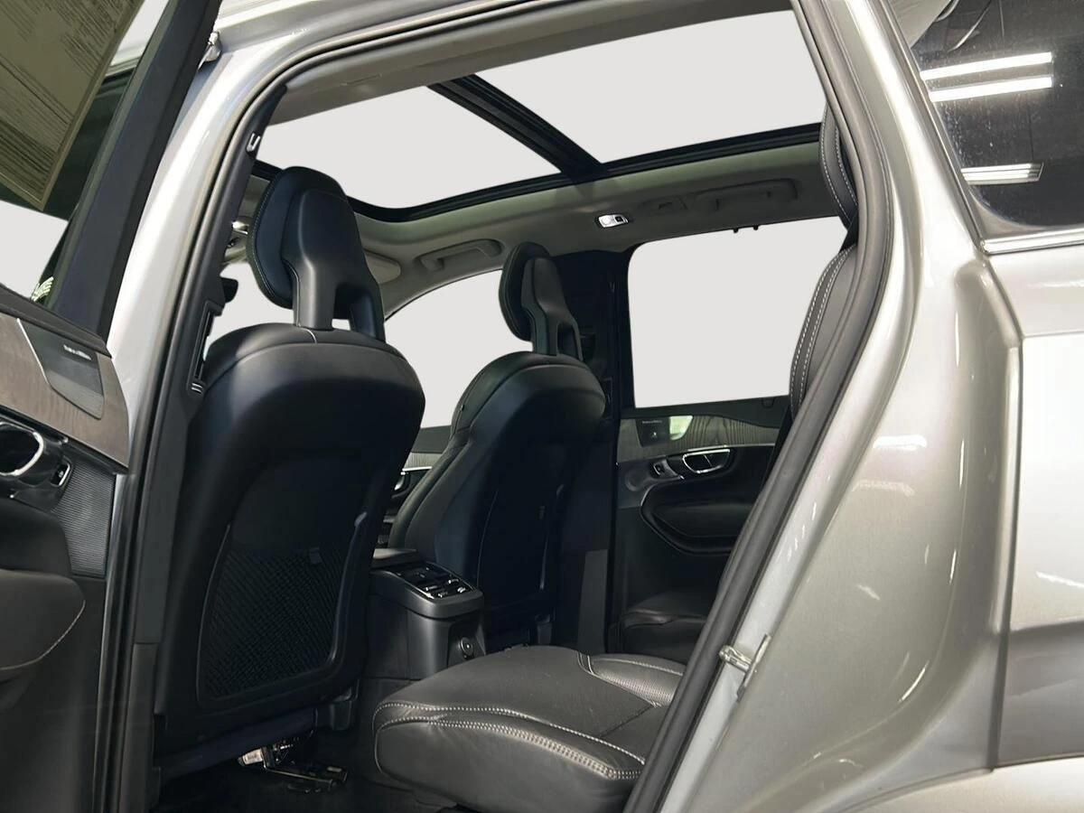 2021 Volvo - image 20