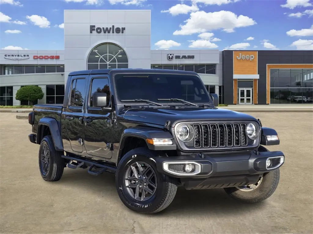 2024 Jeep Gladiator Sport S's photo