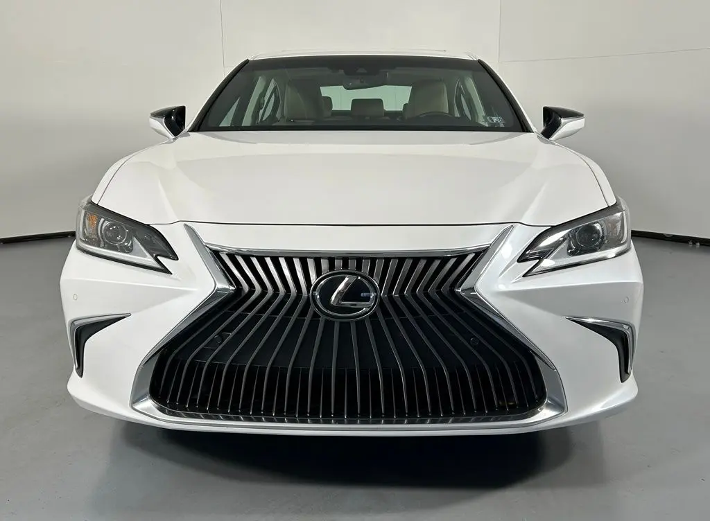 2019 Lexus ES 350 photo 2