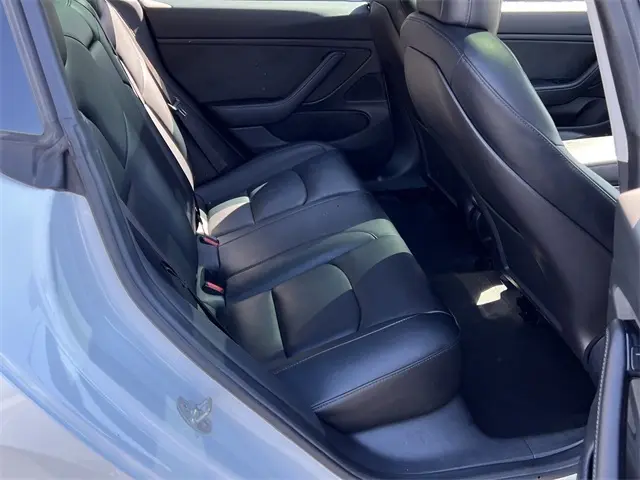 2019 Tesla Model 3 Long Range photo 18