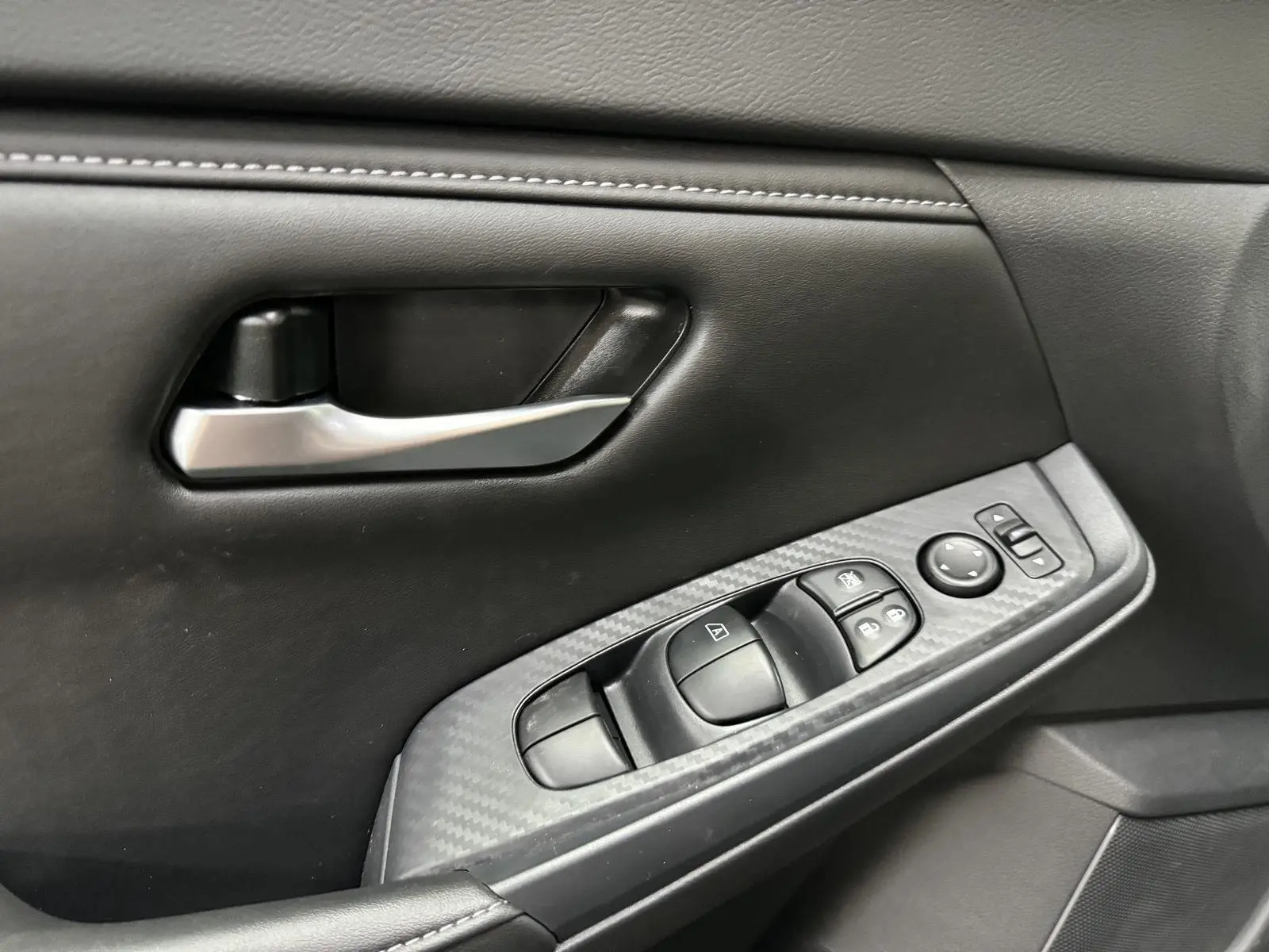2025 Nissan Sentra SV photo 16